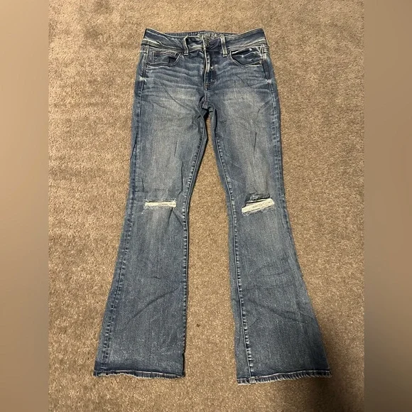 American Eagle Medium Wash Jeans - Picture 1 of 4